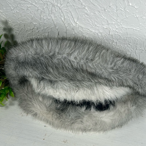 Beret Gray White Black Faux Fur Cold Weather Beret Hat w/ Elastic headband - Picture 4 of 11